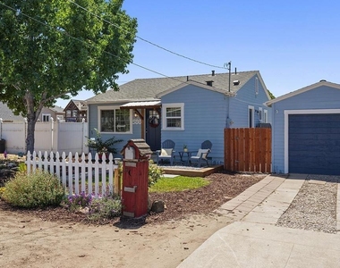 586 Del Mar - Photo Thumbnail 1