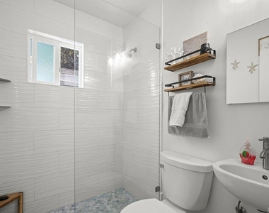 586 Del Mar - Photo Thumbnail 8
