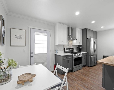 586 Del Mar - Photo Thumbnail 19