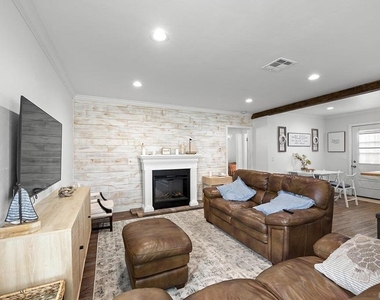 586 Del Mar - Photo Thumbnail 13