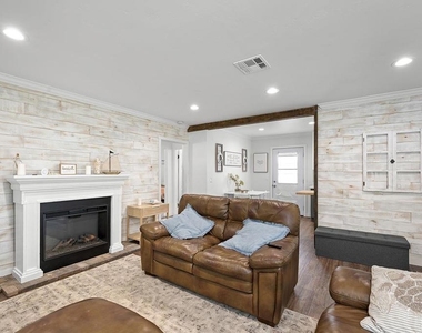 586 Del Mar - Photo Thumbnail 14