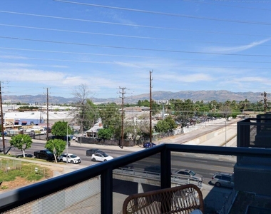 18900 Parthenia Street - Photo Thumbnail 17