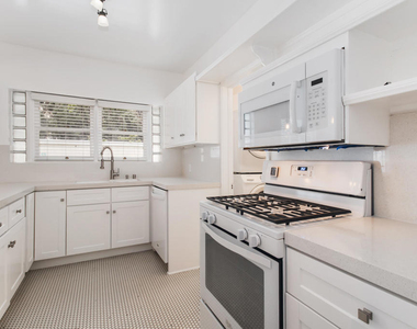 1726 N Vista Street - Photo Thumbnail 10