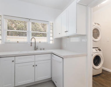 1726 N Vista Street - Photo Thumbnail 12