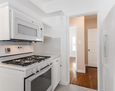 1726 N Vista Street - Photo Thumbnail 9