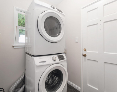 1726 N Vista Street - Photo Thumbnail 13