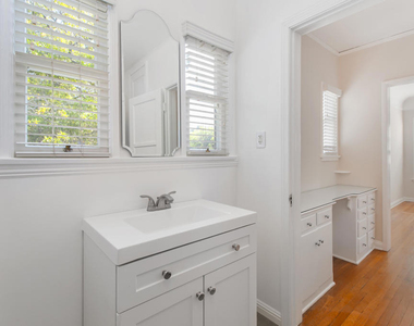 1726 N Vista Street - Photo Thumbnail 19