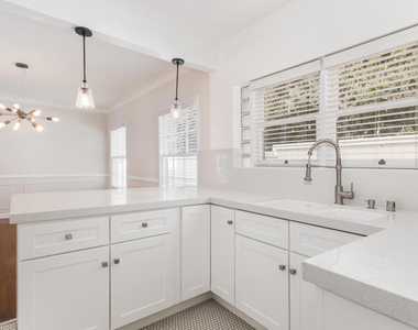 1726 N Vista Street - Photo Thumbnail 11
