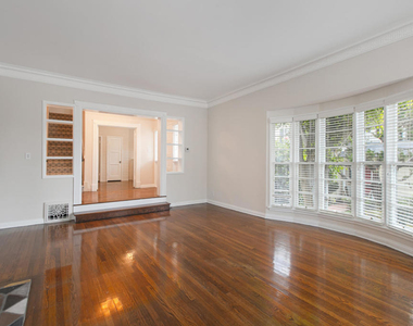 1726 N Vista Street - Photo Thumbnail 5
