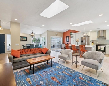 1767 Woodbine Place - Photo Thumbnail 10