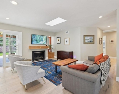 1767 Woodbine Place - Photo Thumbnail 9