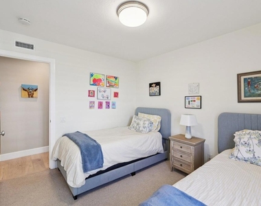 1767 Woodbine Place - Photo Thumbnail 28