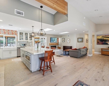 1767 Woodbine Place - Photo Thumbnail 18