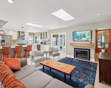 1767 Woodbine Place - Photo Thumbnail 8