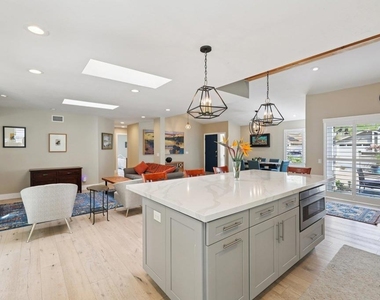 1767 Woodbine Place - Photo Thumbnail 17