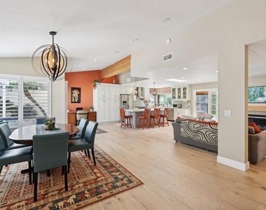 1767 Woodbine Place - Photo Thumbnail 5