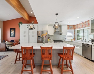 1767 Woodbine Place - Photo Thumbnail 12