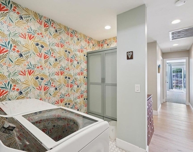 1767 Woodbine Place - Photo Thumbnail 36