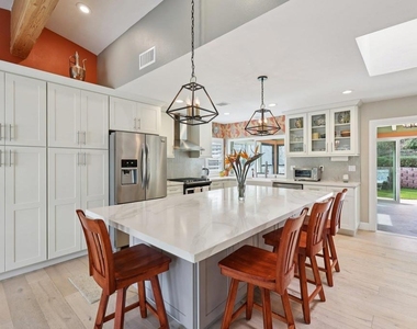 1767 Woodbine Place - Photo Thumbnail 11