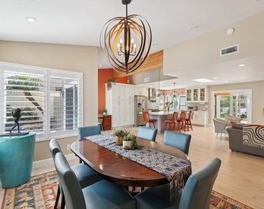 1767 Woodbine Place - Photo Thumbnail 4