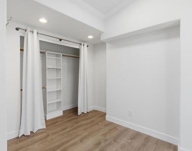 8894 Indiana Avenue - Photo Thumbnail 4
