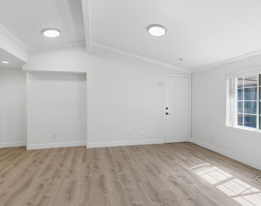 8894 Indiana Avenue - Photo Thumbnail 11