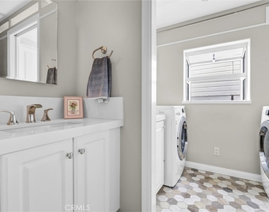 2740 Highland Way - Photo Thumbnail 6
