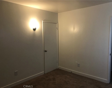 12081 Marigold Avenue - Photo Thumbnail 8