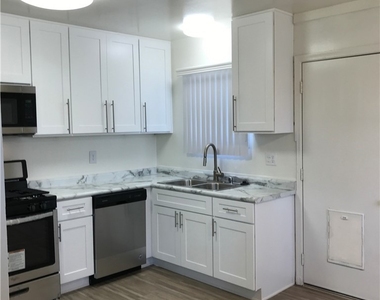 12081 Marigold Avenue - Photo Thumbnail 3