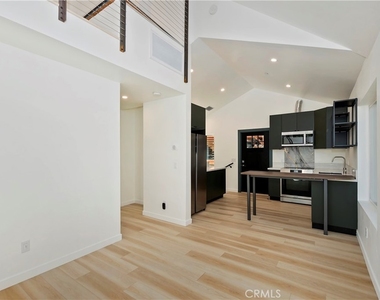 441 Oriole Drive - Photo Thumbnail 3