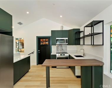 441 Oriole Drive - Photo Thumbnail 4