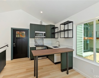 441 Oriole Drive - Photo Thumbnail 16