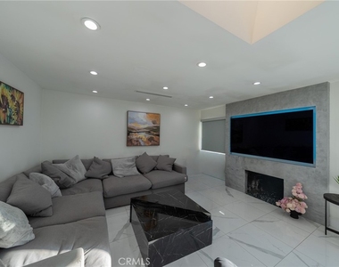 7719 Rhodes - Photo Thumbnail 5