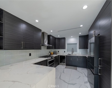 7719 Rhodes - Photo Thumbnail 6