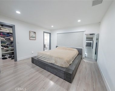7719 Rhodes - Photo Thumbnail 13
