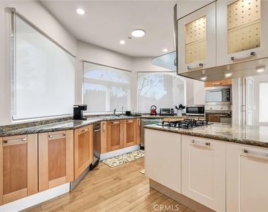 876 Harrington - Photo Thumbnail 19
