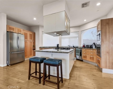 876 Harrington - Photo Thumbnail 18