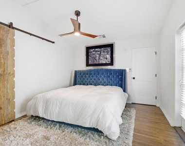 9820 Yoakum Drive - Photo Thumbnail 8