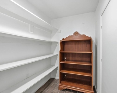 9820 Yoakum Drive - Photo Thumbnail 17