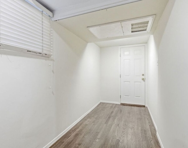 9820 Yoakum Drive - Photo Thumbnail 21