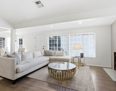 9820 Yoakum Drive - Photo Thumbnail 2