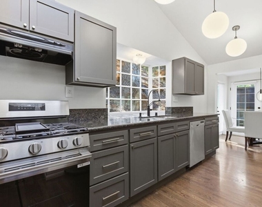 9820 Yoakum Drive - Photo Thumbnail 4