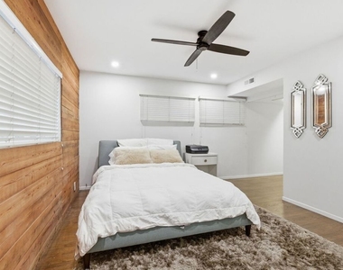 9820 Yoakum Drive - Photo Thumbnail 18