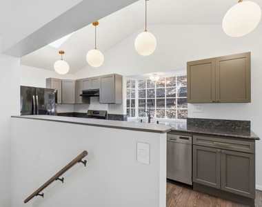 9820 Yoakum Drive - Photo Thumbnail 6
