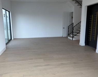 3846 Bentley Avenue - Photo Thumbnail 3