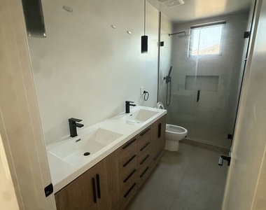 3846 Bentley Avenue - Photo Thumbnail 9