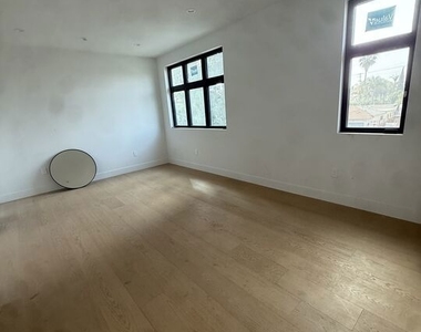 3846 Bentley Avenue - Photo Thumbnail 8