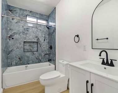 1125 S Lake Street - Photo Thumbnail 8
