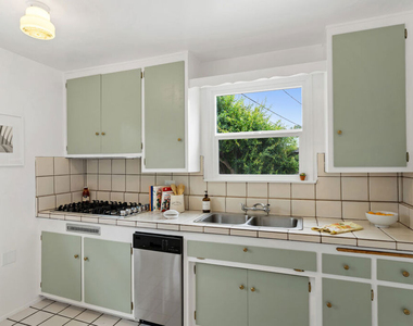 22736 Cantlay Street - Photo Thumbnail 14