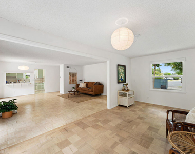 22736 Cantlay Street - Photo Thumbnail 8